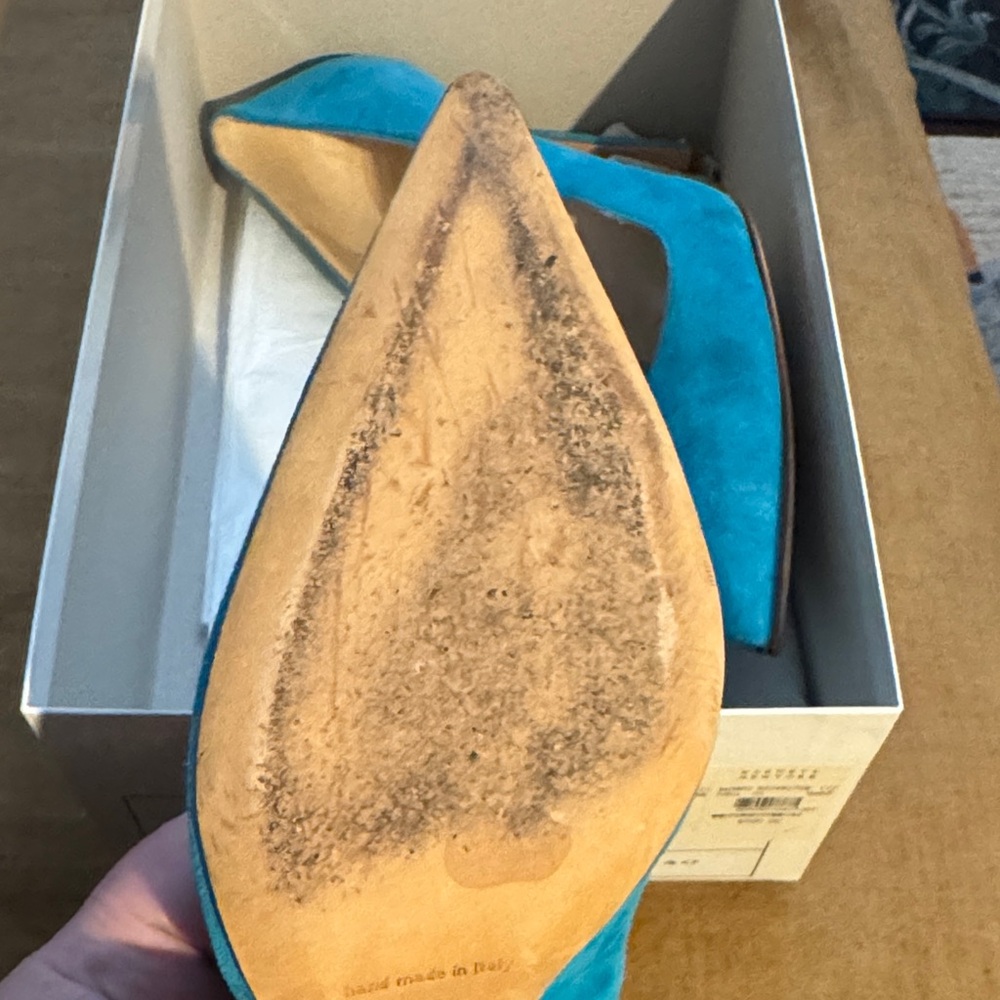 Manolo Blahnik Vibrant Blue Suede Heels - Picture 5 of 11